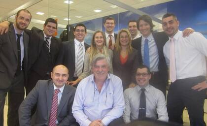 Con sus compañeros