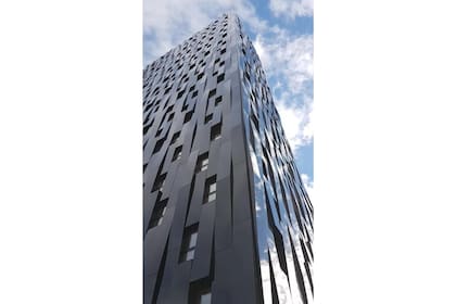 Con sus 88 metros de alto, Bolueta, en Bilbao, España, ha sido el edificio passivhaus más alto del mundo hasta que una nueva edificacion que se está levantando en China le ha quitado el título