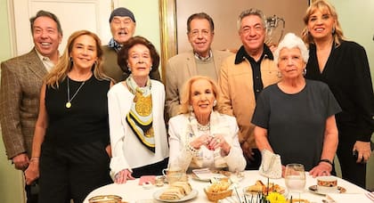 "Con sus amigos es una persona más, aunque siempre con su forma de ser. A Mirtha nunca la vas a ver desarreglada", sostiene Vidal Rivas