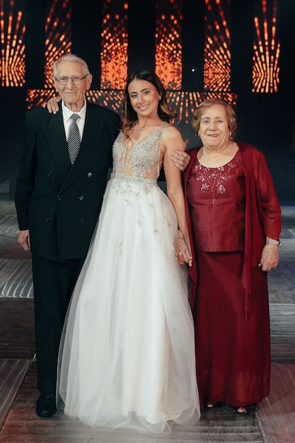 Con sus bisabuelos maternos, Coco y Elba.