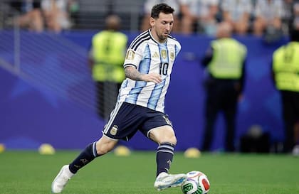 Con sus cinco goles en los dos primeros partidos de Argentina, Messi se convirtió en el máximo goleador de la historia de los Mundiales.