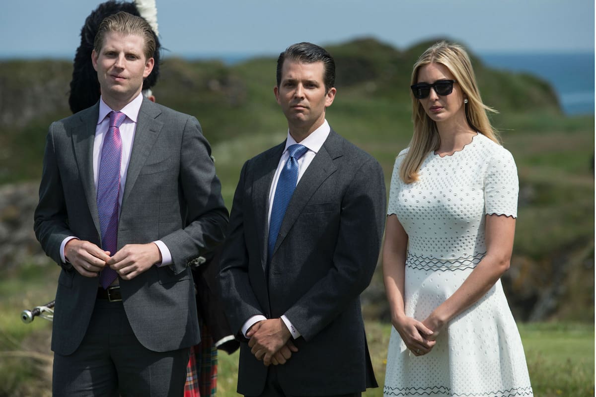 Con sus hermanos Donald Jr. y Eric