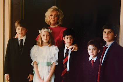 Con sus nietos, Silvestre Bergadá, Federica Bergadá, Diego Balut, Jerónimo Bergadá y Hassen Balut, en el casamiento de Gonzalo y Teresa
