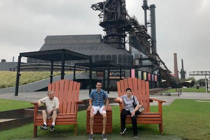 Con sus padres José y Ester, en Monterrey