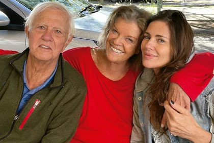 Con sus padres, la ex modelo Tini de Bucourt y Egberto Sieburger, que murió en septiembre de 2023