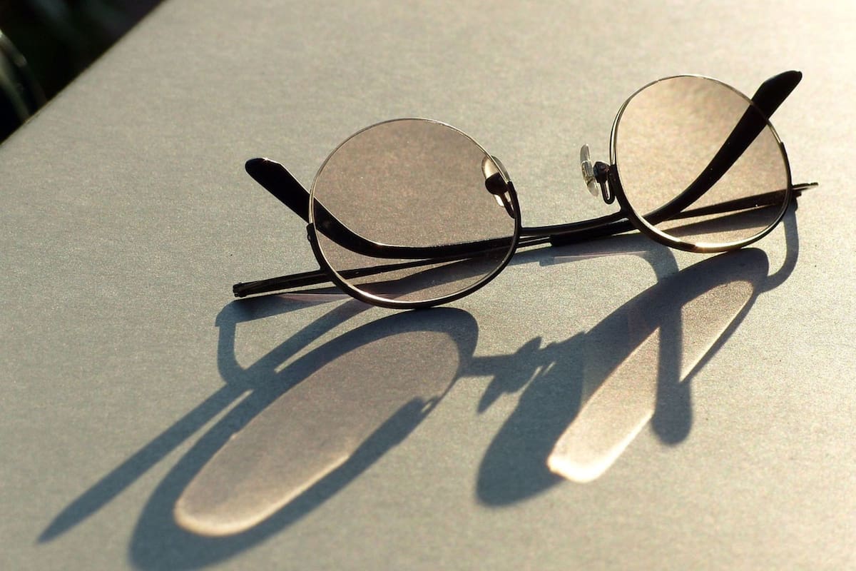 Con tan solo dos ingredientes de cocina es posible limpiar de manera fácil y efectiva los anteojos