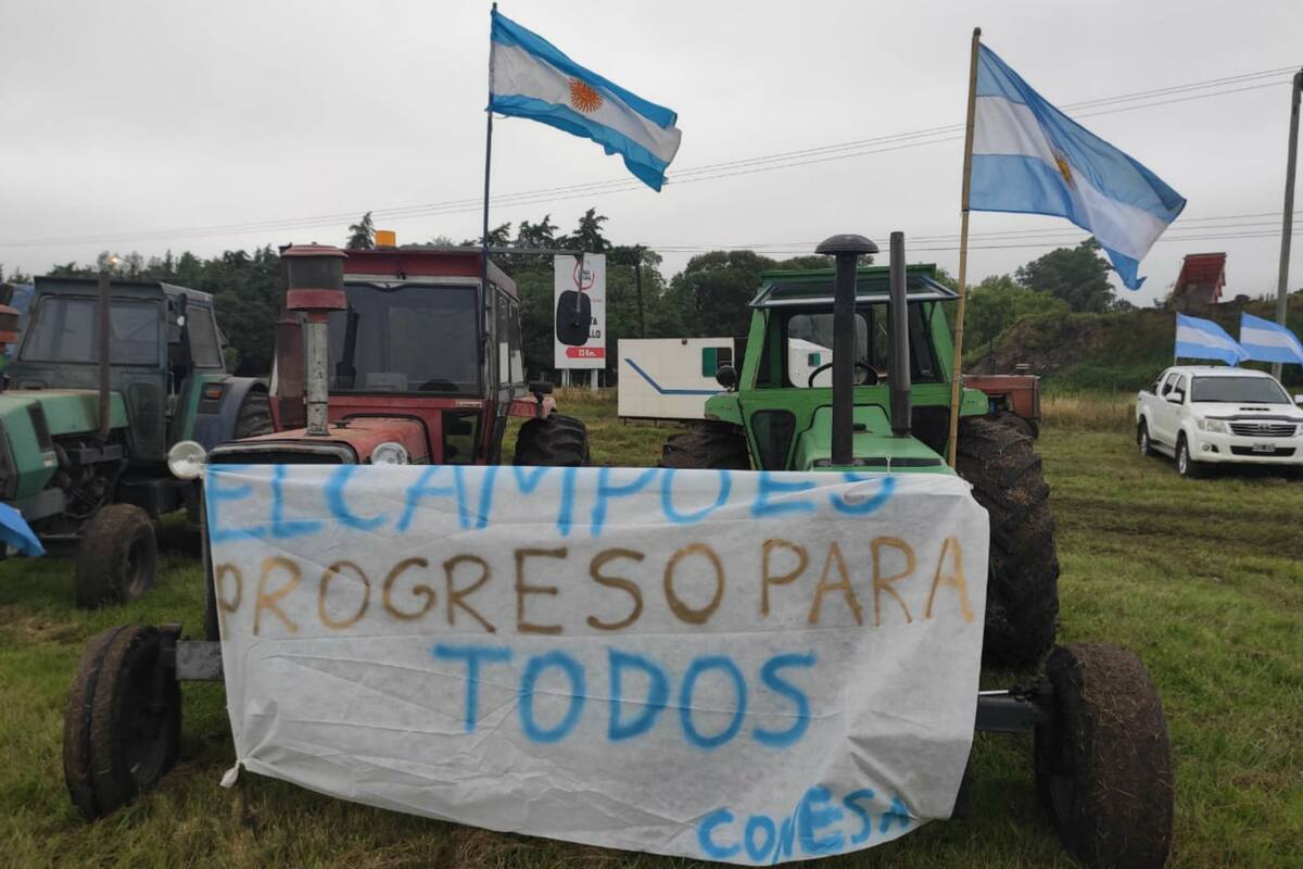 Con tractores y banderas se concentraron en San Nicolás
