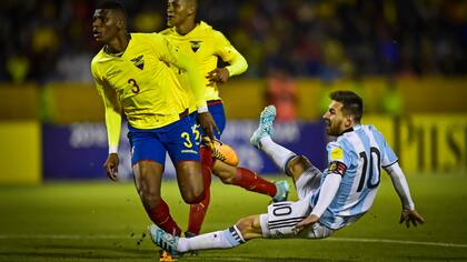 Una postal del último partido de eliminatorias, en el que el talento de Messi clasificó a la Argentina al Mundial de Rusia 2018. El rival era, justamente, Ecuador, el primero en el camino a Qatar 2022.