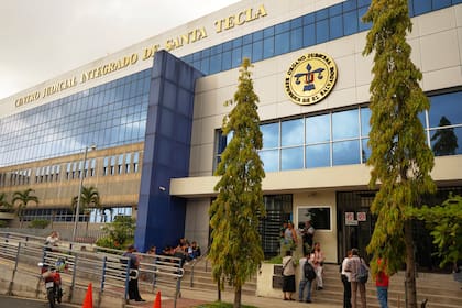 Con Trump como aliado, el presidente de El Salvador intensifica la represión contra la disidencia