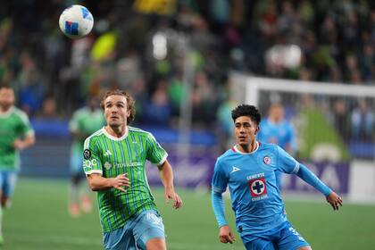 Con un autogol del uruguayo Cáceres, Chivas toma ventaja sobre América en la Concacaf