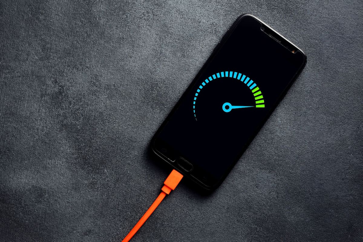 Con un cargador especial de 125 watts las compañías dicen que pueden recargar una batería de 4000 mAh en 20 minutos sin dañarla por el calor excesivo