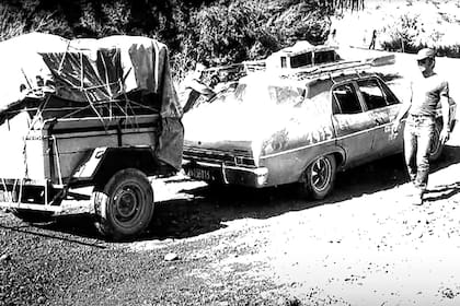 Con un Chevrolet Chevy, fueron hasta Butacó, en el norte neuquino, donde comenzaron la travesía