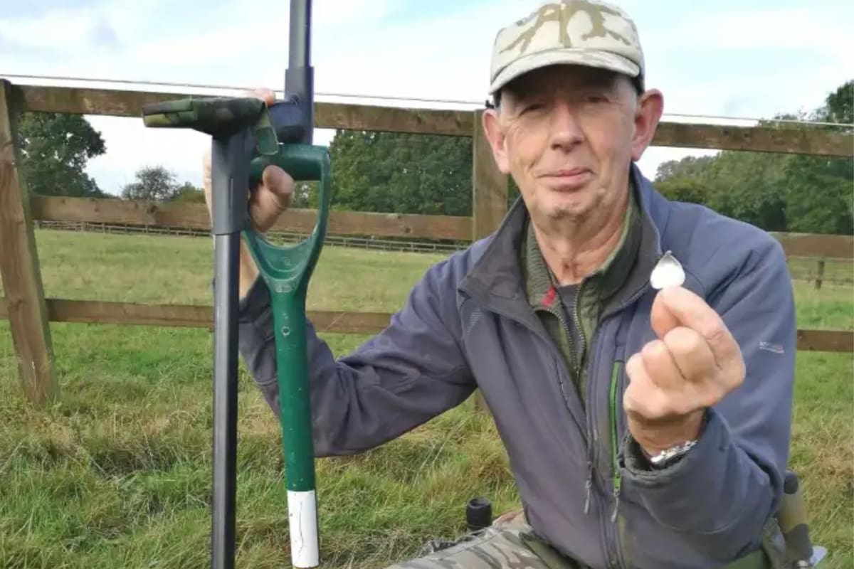 Con un detector de metales encontró el mayor tesoro oculto del país: “No tiene precedentes”