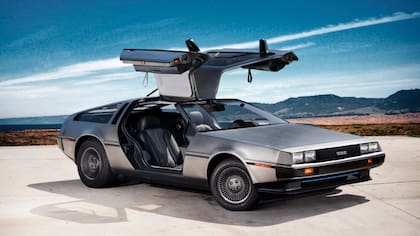Con un espectacular diseño para su época, las puertas tipo alas de gaviota es uno de los sellos del DeLorean DMC-12