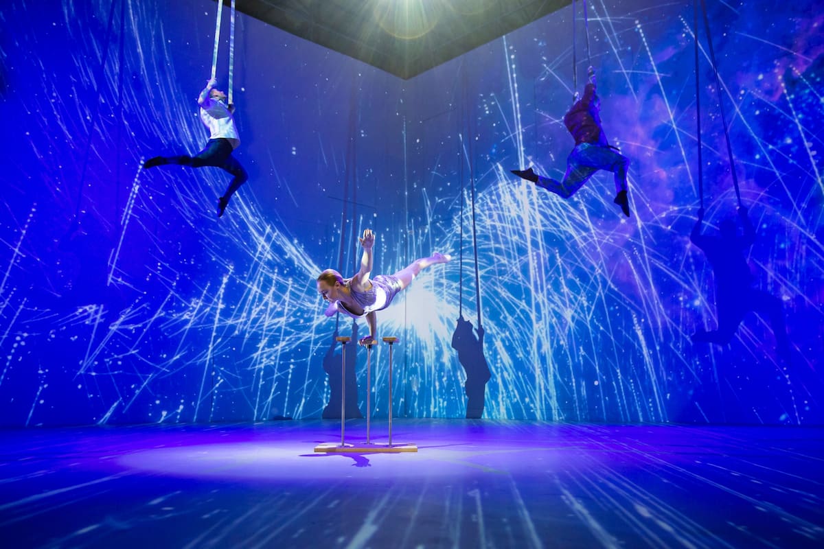 Con un espectáculo que no se volverá a repetir y que se inspiró en las historias de los hombres y las mujeres de negocios, American Express Argentina presentó su nuevo producto Premium corporativo