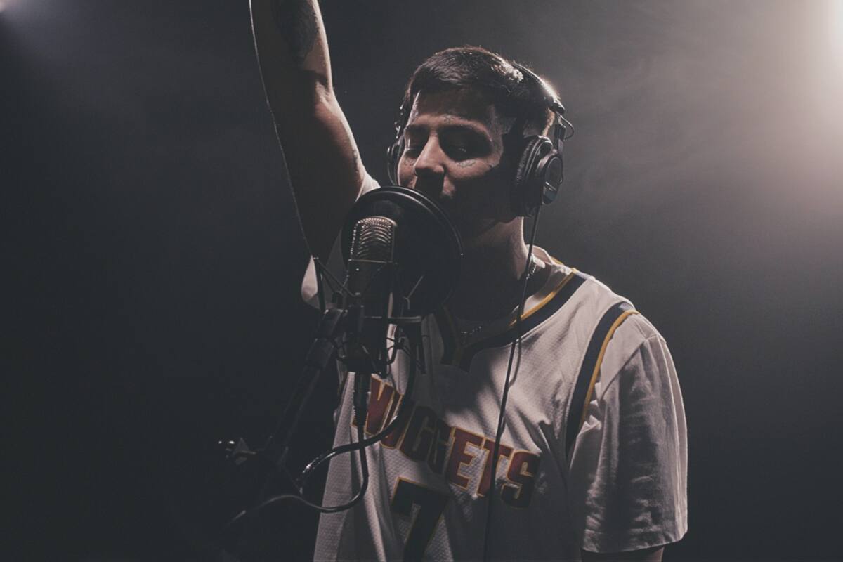 Con un freestyle sobre la liga estadounidense de basket, Duki y NBA LATAM estrenaron un ciclo de videos