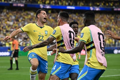 Con un gol agónico de Gabriel Martinelli, Brasil le ganó 2 a 1 a Japón y se metió en octavos de final