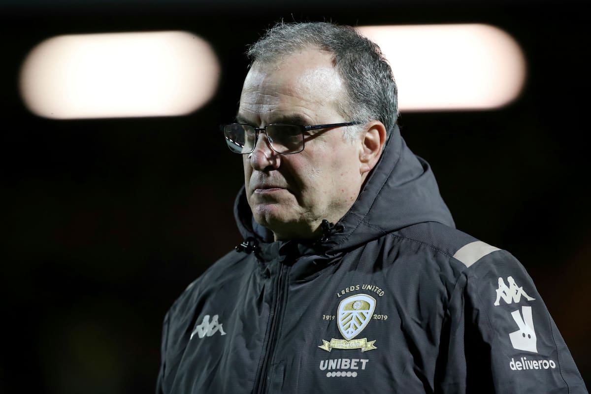 Con un gol de Luke Ayling, Leeds United, dirigido por Marcelo Bielsa, venció 1-0 a Bristol City y sigue en puestos de ascenso directo a la Liga Premier.