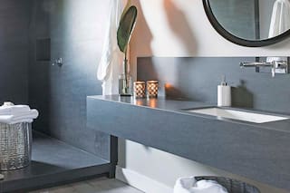 Blanco o negro: cuál de estas propuestas deco elegís para un baño