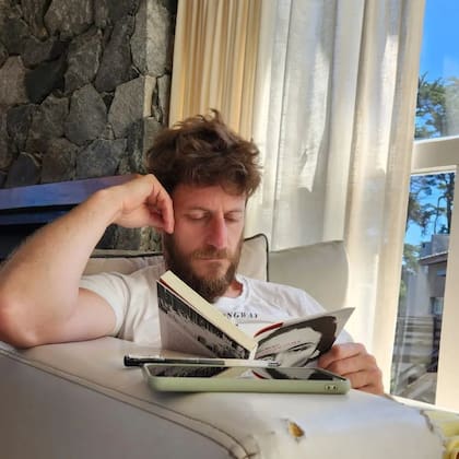 Con un libro en mano, Di Lorenzo manifestó que la literatura "le cambió la vida"