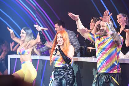 Con un mix de temas de Bandana, Lowrdez dio cátedra de cómo bailar y cantar en vivo