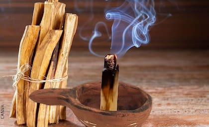 Con un recipiente que oficie de base, esta madera deberá ser alimentada con un encendedor para empezar a purificar
