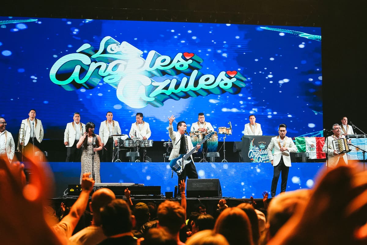 Con un repertorio de clásicos que atraviesa generaciones, Los Ángeles Azules llega con un show centrado en sus hits y en la energía festiva que lo volvió uno de los nombres más convocantes de la cumbia romántica