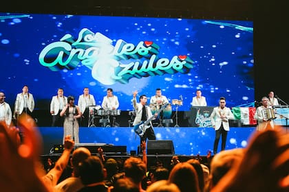 Con un repertorio de clásicos que atraviesa generaciones, Los Ángeles Azules llega con un show centrado en sus hits y en la energía festiva que lo volvió uno de los nombres más convocantes de la cumbia romántica