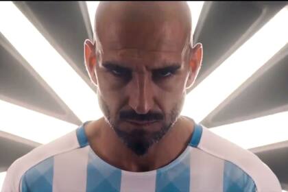 Con un spot publicitario, Racing presentó su nuevo sponsor.