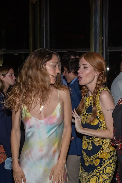 Con un vestido lencero, Chufy Sánchez de Betak bailó toda la noche con su amiga María Campos.
