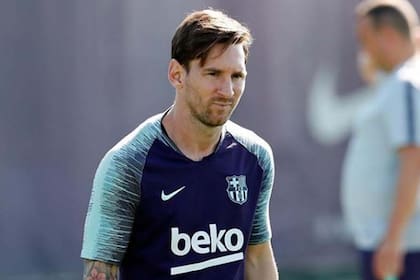 Con una barba más raleada: con ese aspecto llegó hoy Lionel Messi al entrenamiento de Barcelona
