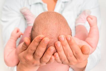 Con una beba de apenas un mes de vida, una cronista cuenta cómo vive estos inesperados días de demanda, encierro, miedo y emociones desbordadas