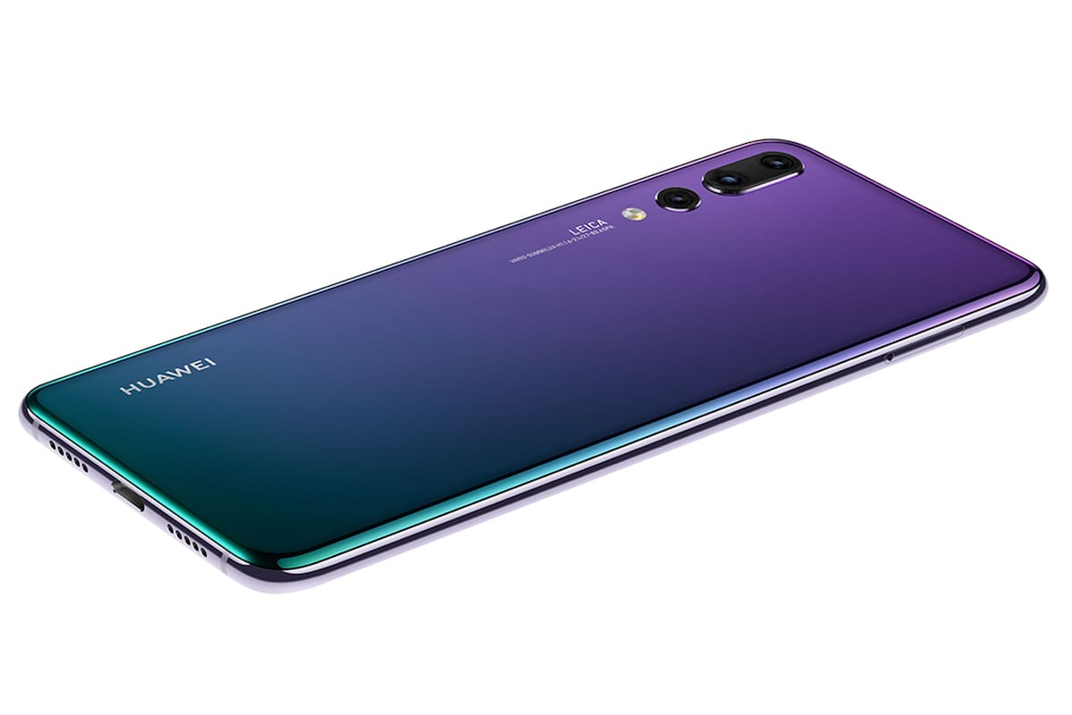 Con una cámara principal de tres lentes junto a un sistema dual en la parte frontal, el Huawei P20 Pro se ubica como la versión más equipada de la serie presentada por la compañía china en París