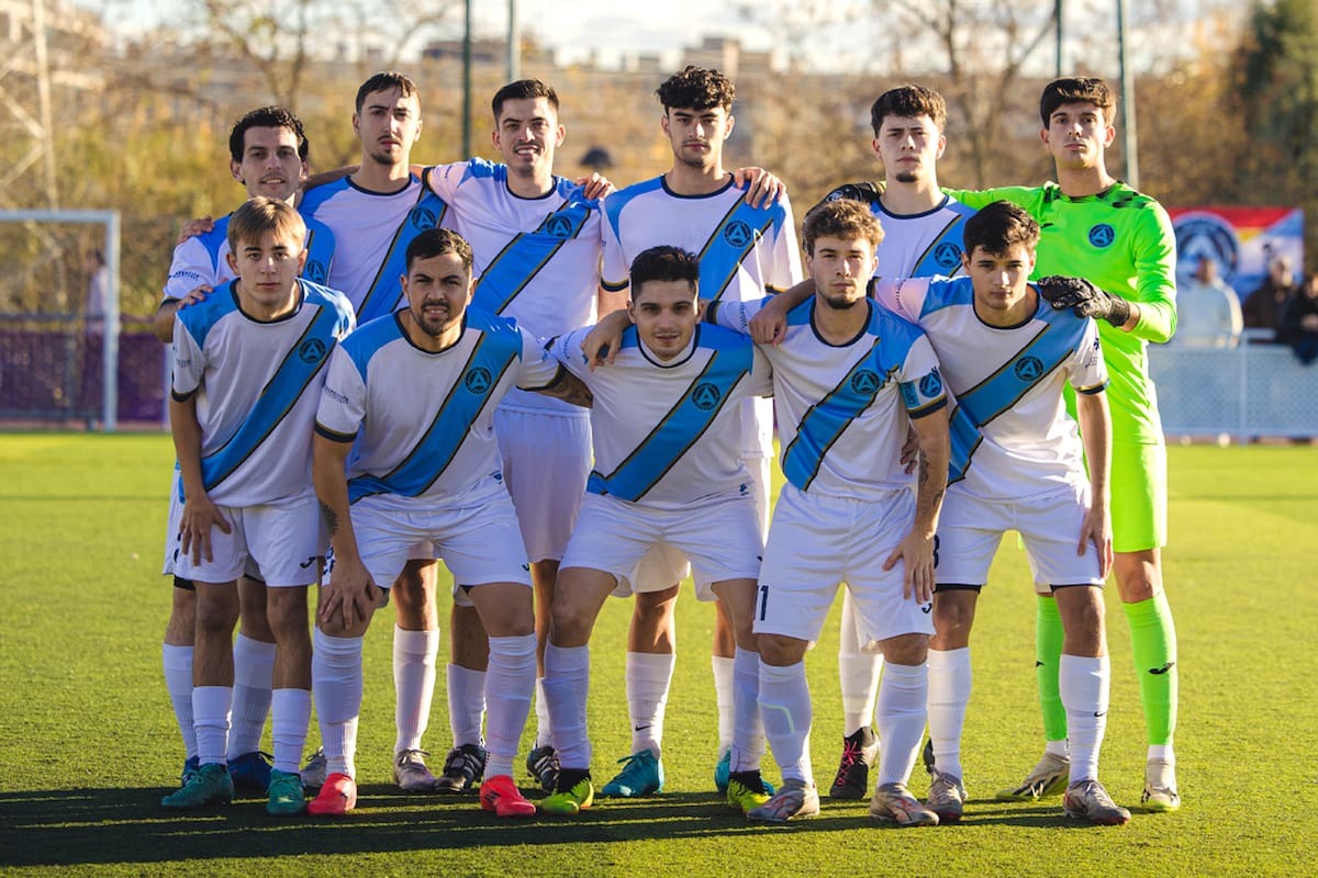 Con una camiseta tributo a los granaderos, el Club Argentino de España ha dado mucho que hablar estos últimos días en las redes sociales
