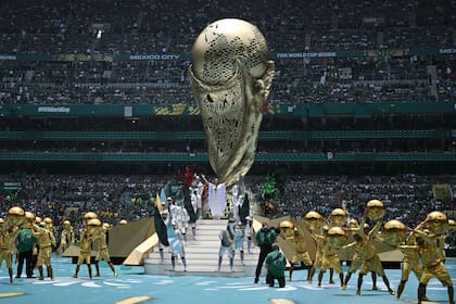 Con una colorida fiesta inaugural para los mexicanos, se levantó el telón del Mundial
