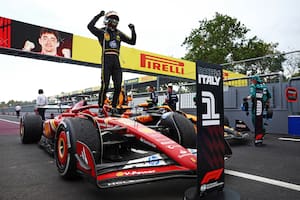 Con una estrategia sorprendente de una parada, Ferrari elevó a Charles Leclerc a la victoria del Gran Premio de Italia; el monegasco sumó su segundo éxito en la temporada