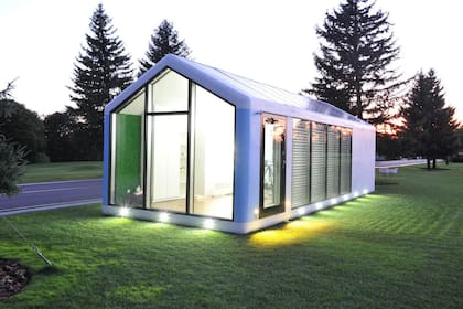 Con una estructura creada con impresoras 3D y vidrio reforzado, haus.me promete una casa inteligente, conectada y equipada con un sistema de paneles solares que generan la energía eléctrica que consume el hogar