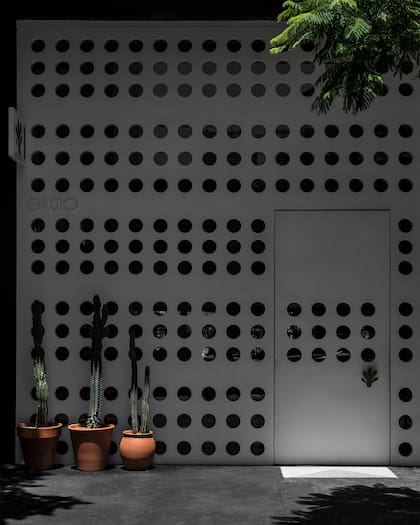 Con una fachada elegante y minimalista, este restaurante fue pionero en unir sofisticación y cocina de plantas y hongos.