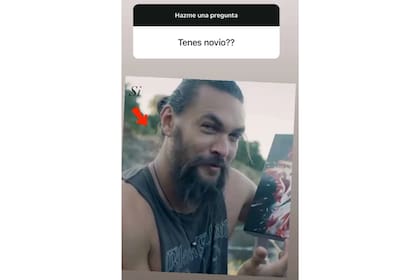 Con una foto de Jason Momoa, la actriz respondió con creatividad a la pregunta de uno de sus seguidores