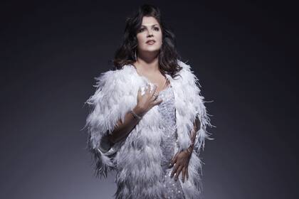 Con una imagen diferente a la de los típicos músicos clásicos, ambas intérpretes traen un talento y una historia singular