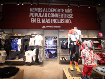 Con una inversión de $82 millones, Adidas desembarcó en el Shopping Alto Palermo