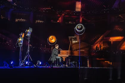 Con una mega producción en el Movistar Arena de Buenos Aires, Axel brindó su primer show vía streaming