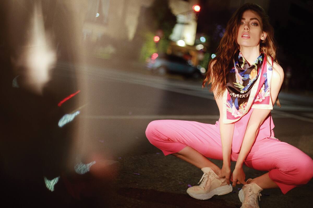 Con una paleta cada vez más abierta e intensa, un color que se propone animar las tardes primaverales