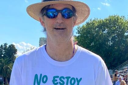 Con una remera, Esteban Bullrich dejó un contundente mensaje a aquellos que lo criticaron por su dificultad en el habla antes de ser diagnosticado con ELA