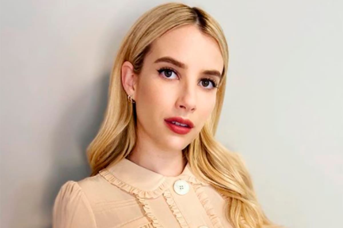 Con una tierna foto en Instagram, Emma Roberts presentó a su hijo Rhodes