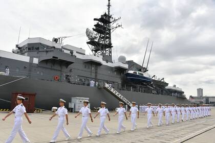 Con una tripulación total de 560 oficiales, dos buques de la Armada de Japón llegaron hoy al Apostadero Naval de Buenos Aires y abrirán sus puertas al público hasta el martes próximo