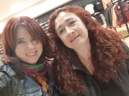 Con Valeria Vargas, una de sus mejores amigas.