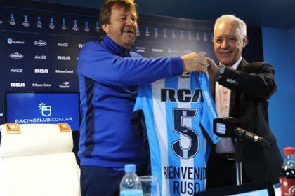Con Víctor Blanco, presidente de Racing: presentación en La Academia.