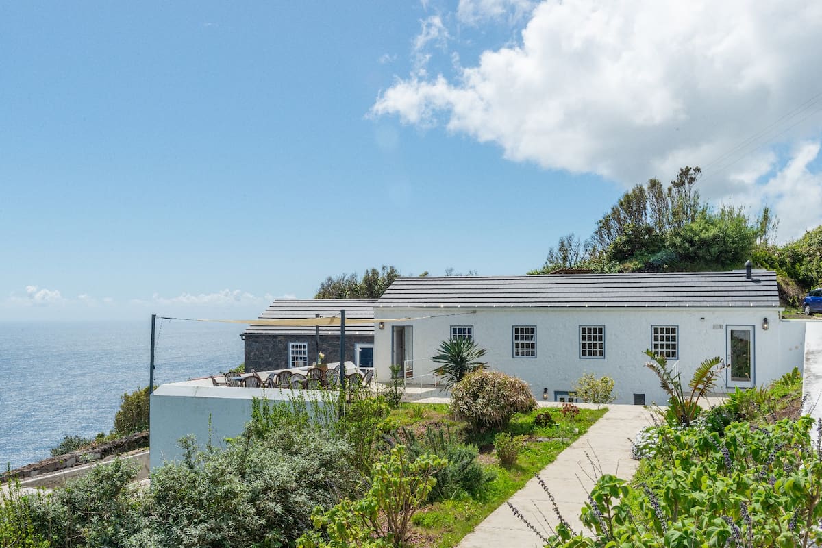 Con vista privilegiada al Atlántico, el restaurante Bioma combina naturaleza, arquitectura tradicional y cocina de producto ligada a tradiciones
