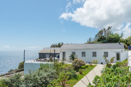 Con vista privilegiada al Atlántico, el restaurante Bioma combina naturaleza, arquitectura tradicional y cocina de producto ligada a tradiciones